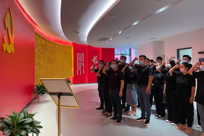 央视《正点财经》栏目采访机器时代<br>正式成立党支部<br>启动小慧智显项目